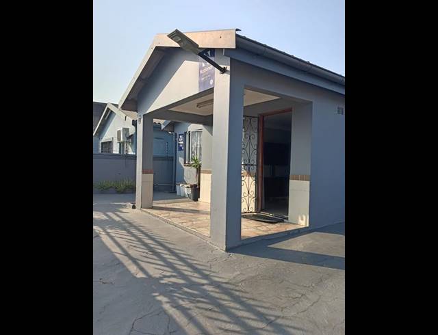 4 BEDROOM HOUSE FOR SALE IN TRENANCE MANOR